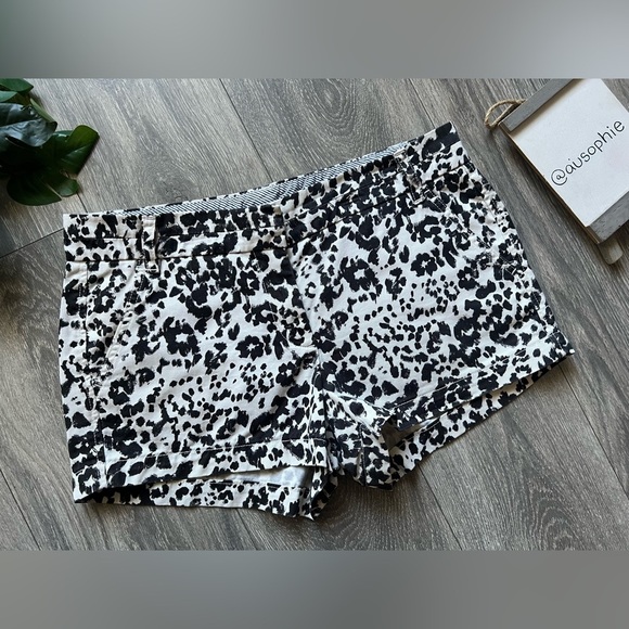 J. Crew 100% Cotton Black & White Animal Leopard Print Chino Shorts. Size 8 - Picture 1 of 10